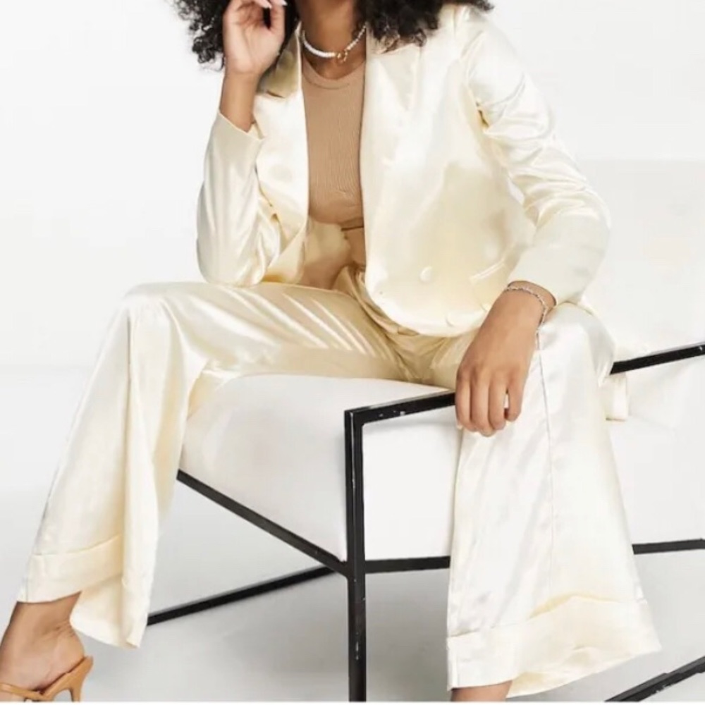 LIQUORISH silky high gloss designer ivory pant suit 10/12